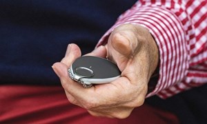 close-up-personal-alarm-pendant-compressed_5x3.jpg